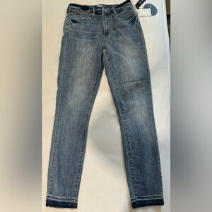 Articles of Society - High Rise Skinny Jeans - Light Wash - Dark Hem. Size 26.